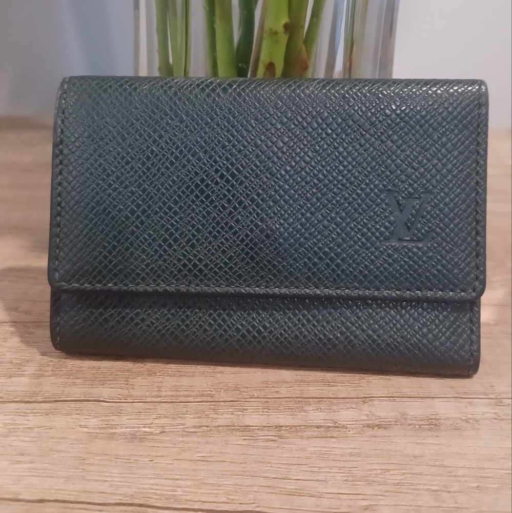 LV key holder
